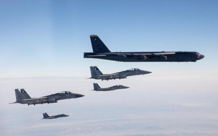20210307-3a_Des F-15 de Tsahal escortent un bombardier américain