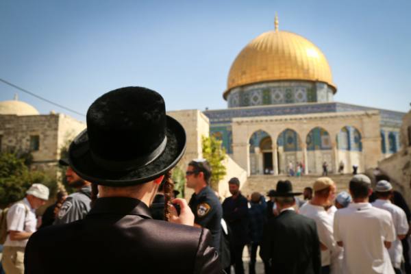 Juifs-sur-le-Mont-du-Temple-Yaakov-Lederman-600x400