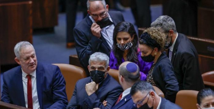 Banc-du-gouvernement-Benett-Knesset-YS-735x375