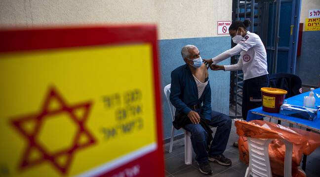 648x360_israel-appelle-citoyens-ages-plus-60-ans-recevoir-troisieme-dose-vaccin