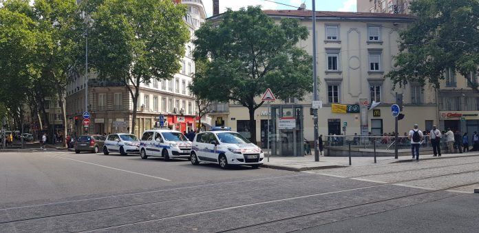 l-agression-a-eu-lieu-place-gabriel-peri-dans-le-quartier-de-la-guillotiere-a-lyon-7e-photo-archives-progres-nadine-micholin-1631255794