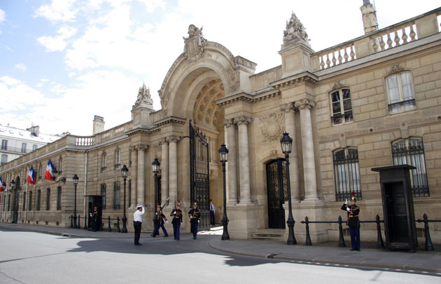 Palais-de-l’Élysée-Entrée-_-630x405-_-©-Fotolia-ParisPhoto