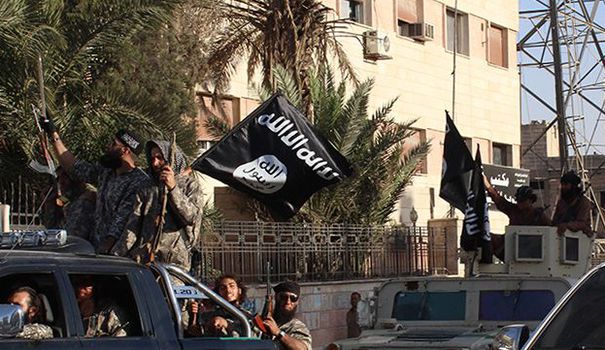 photo-d-un-media-jihadiste-welayat-raqa-montrant-des-membres-du-groupe-etat-islamique-dans-les-rues-de-raqqa-en-syrie-le-30-juin-2014_5360649