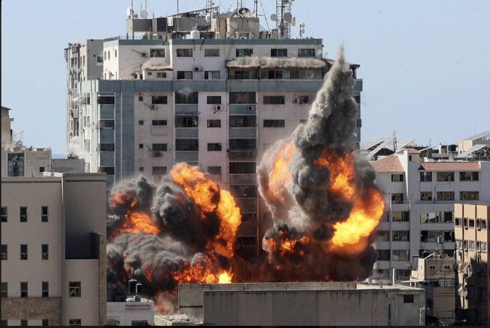 2022-08-11 20_40_48-Gaza. Une frappe israélienne détruit le bâtiment des médias Associated Press et