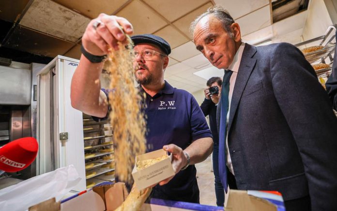 Eric Zemmour rend visite à un boulanger de Lembeye