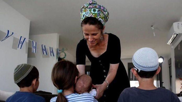 Ayelet-Rosenberg-2-e1672756106607-880x495