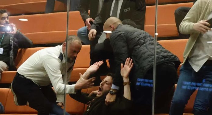 Protesters_attempt_into_Knesset