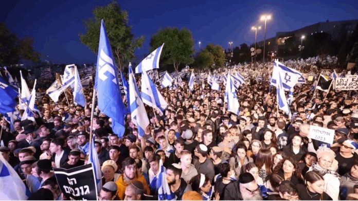 2023-04-11 12_07_59-תוך יממה אחת_ מעל 2,000 תורמים להפגנת המיליון _ ערוץ 7