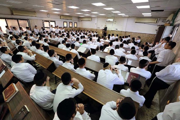 Haredi-students-at-the-Ponovitz-Yeshiva.