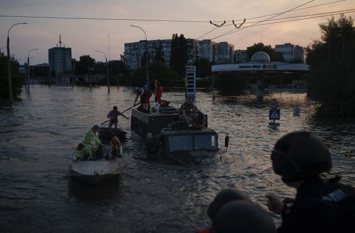 Ukraine-flood-696x457