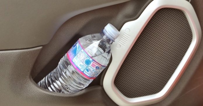 canicule-attention-a-ne-jamais-laisser-une-bouteille-d-eau-dans-la-voiture