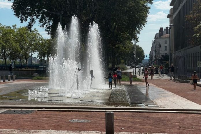 canicule-lyon-fontaine-960x640