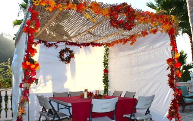 Sukkah-at-Sunset-640x480-640x400