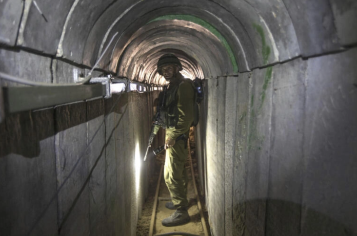 2023-11-01 09_45_40-Sous le sol de Gaza, un réseau de tunnels «immense, en zigzag et sur plusieurs n
