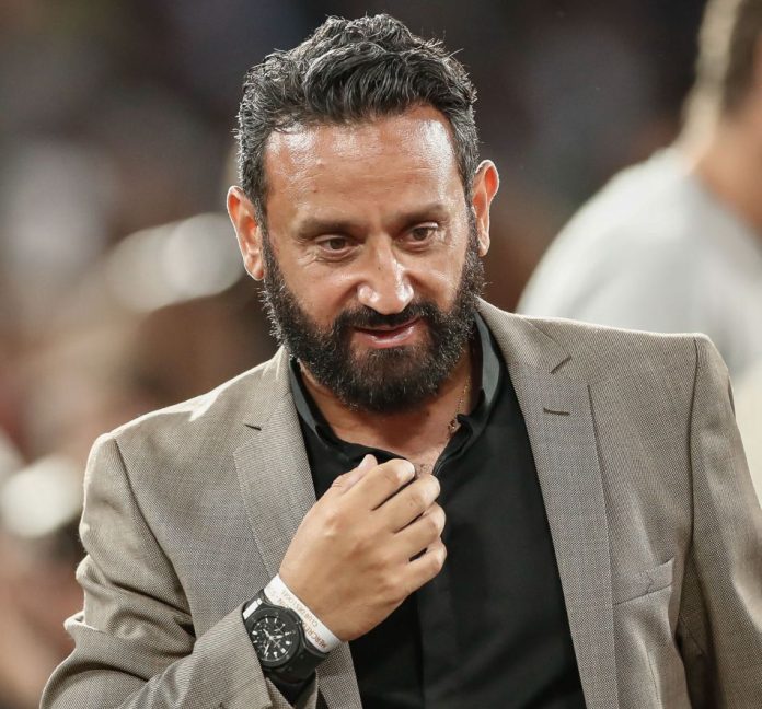 857231-cyril-hanouna-celebrites-dans-les-trib-950x0-1