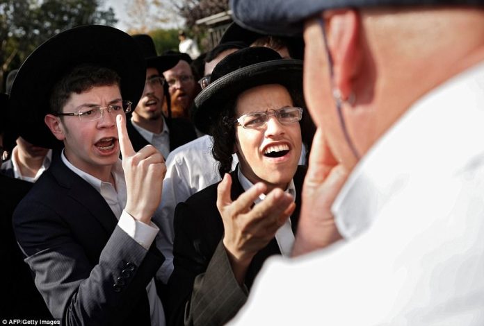 Ultra_Orthodox_men