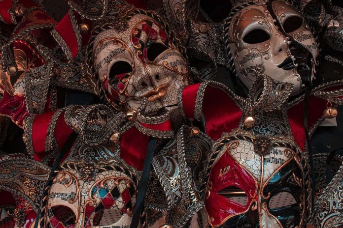 Mask-Purim-1320x880