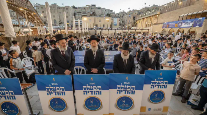 Children_pray_for_hostages