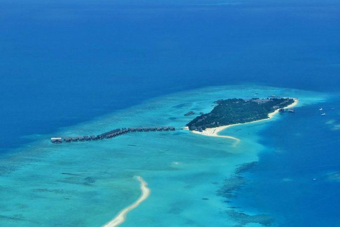 Landaa_Giraavaru_vue_du_ciel-1320x880