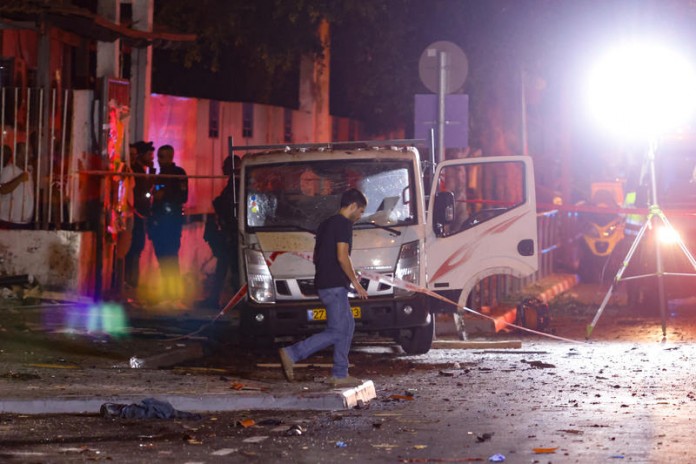 Security-and-rescue-forces-at-the-scene-of-an-explosive-device-explosion-in-Tel-Aviv-August-18-2024.-696x464