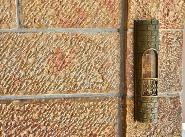 qu-est-ce-quune-mezouza-levjudaica