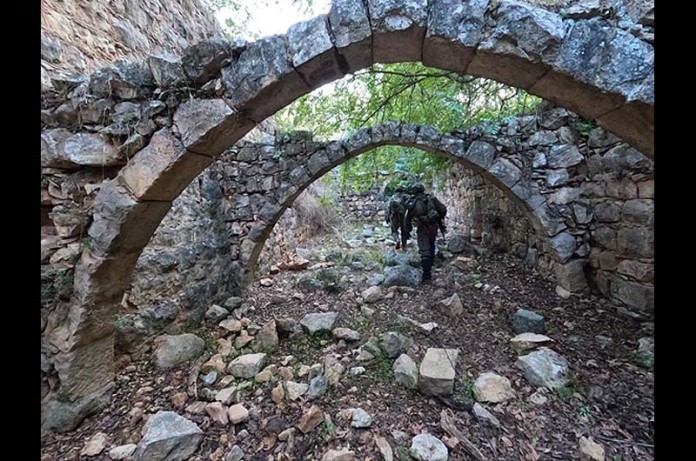 Golani-Yahalam-special-forces-north-of-the-Litani-River-Nov.-26-2024-696x461