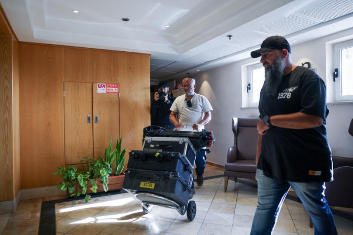 Israeli-Police-raid-the-Al-Jazeera-offices-in-eastern-Jerusalem-May-5-2024.-696x464