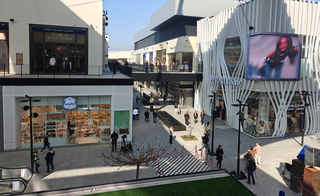 BIGFASHIONGlilot_Mar25_18_autoOrient_i