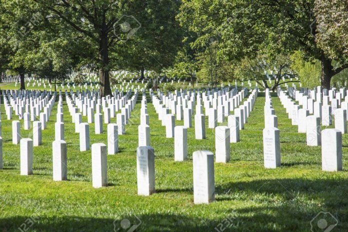 16006570-cimetière-national-d-arlington-à-arlington-county-en-virginie-est-un-cimetière-militaire-aux-états