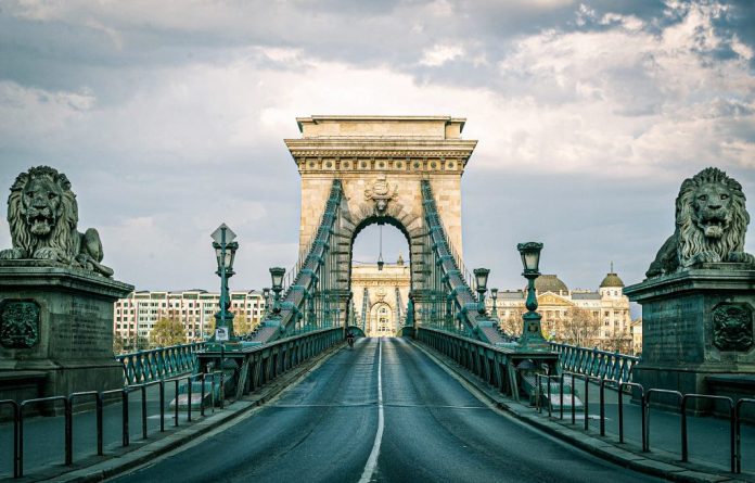 Pont-des-Chaînes-Budapest-1024x655